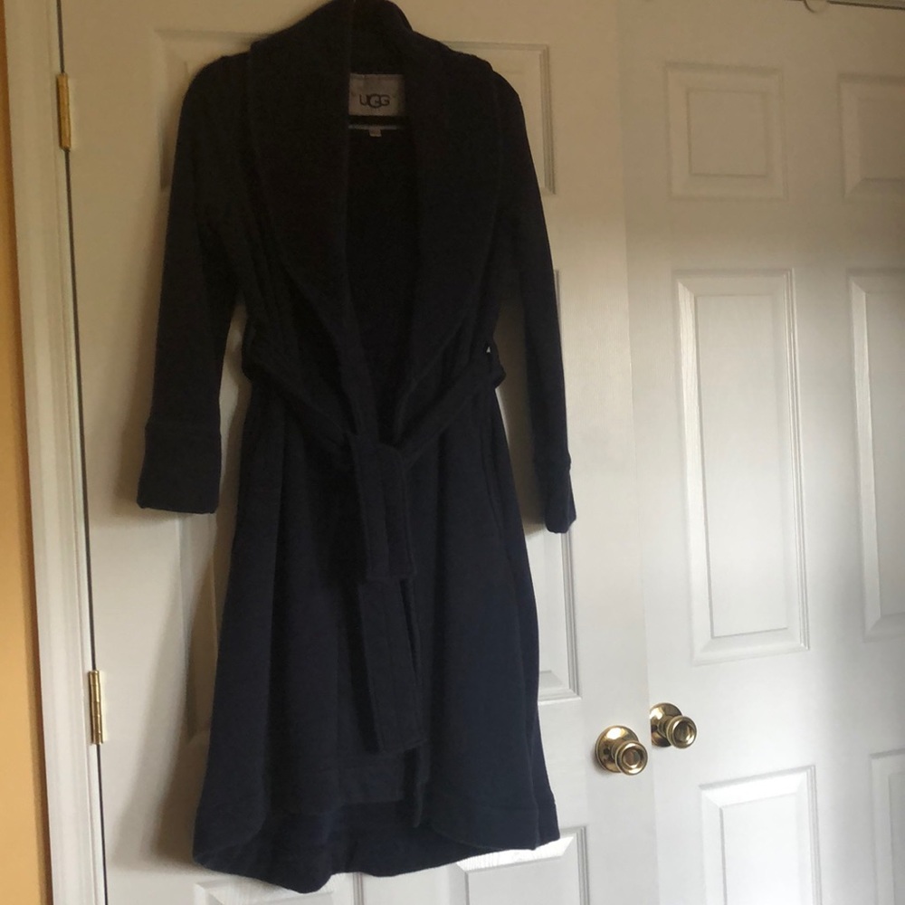 Ugg robe. Nice weight and comfy.